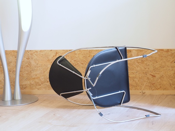 Chaise LINDA en métal et cuir de ARRBEN
