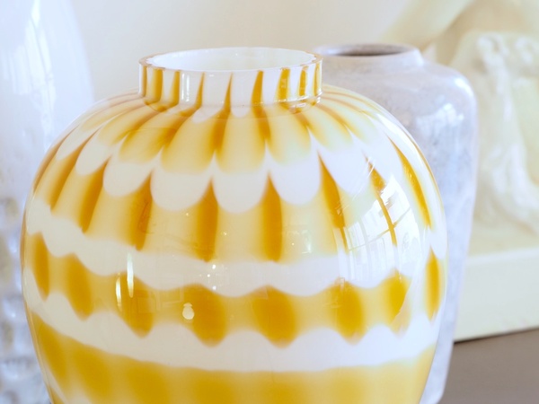 Vase vintage en verre bicolore