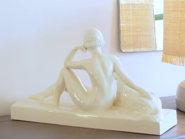 Faïence craquelée La femme au lévrier de L. FRANCOIS