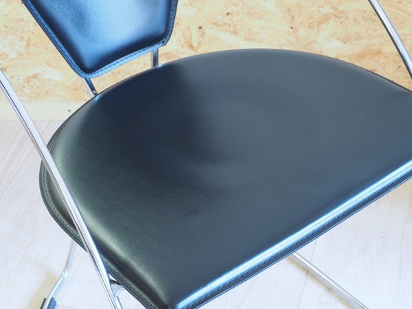 Chaise LINDA en métal et cuir de ARRBEN